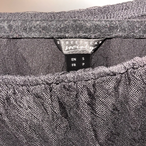 Black crop top - Picture 4 of 4